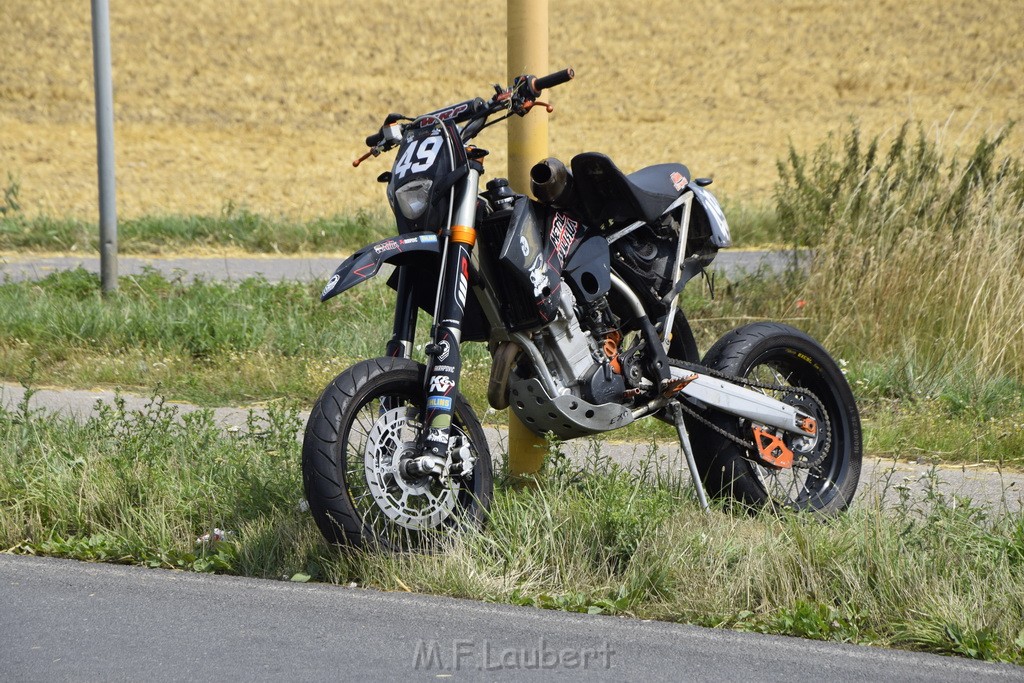 Schwerer Krad Pkw Unfall Koeln Porz Libur Liburer Landstr (Krad Fahrer nach Tagen verstorben) P036.JPG - Miklos Laubert